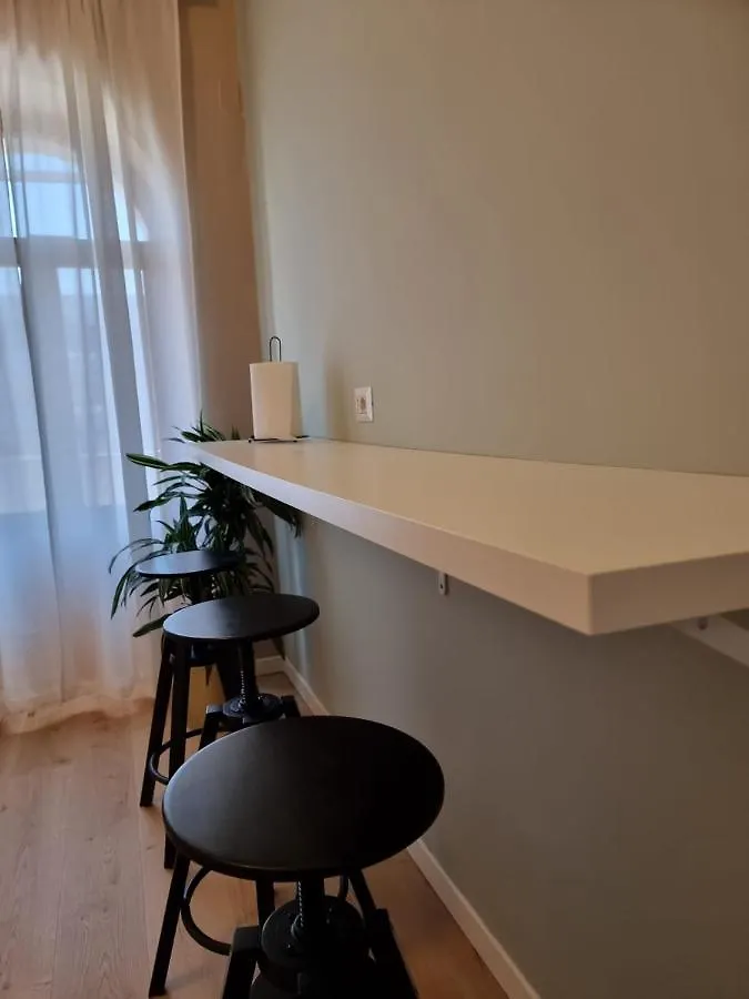 Three Rooms אלגהרו 0*,