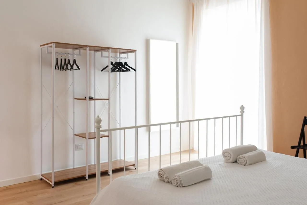 Three Rooms אלגהרו 0*,  איטליה